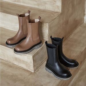 Looks like Summer, Zarya Chelsea boots, new with box